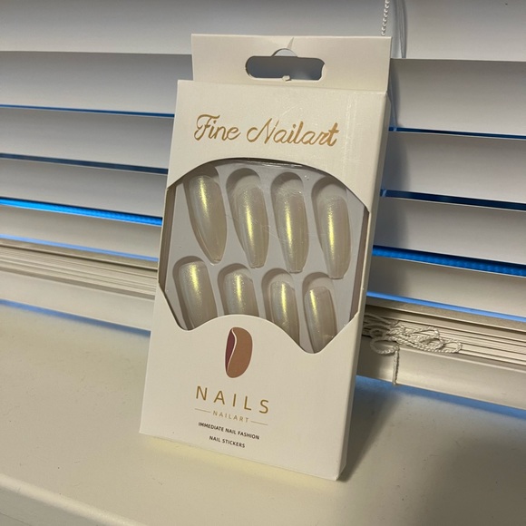 Press on nails - Picture 3 of 3